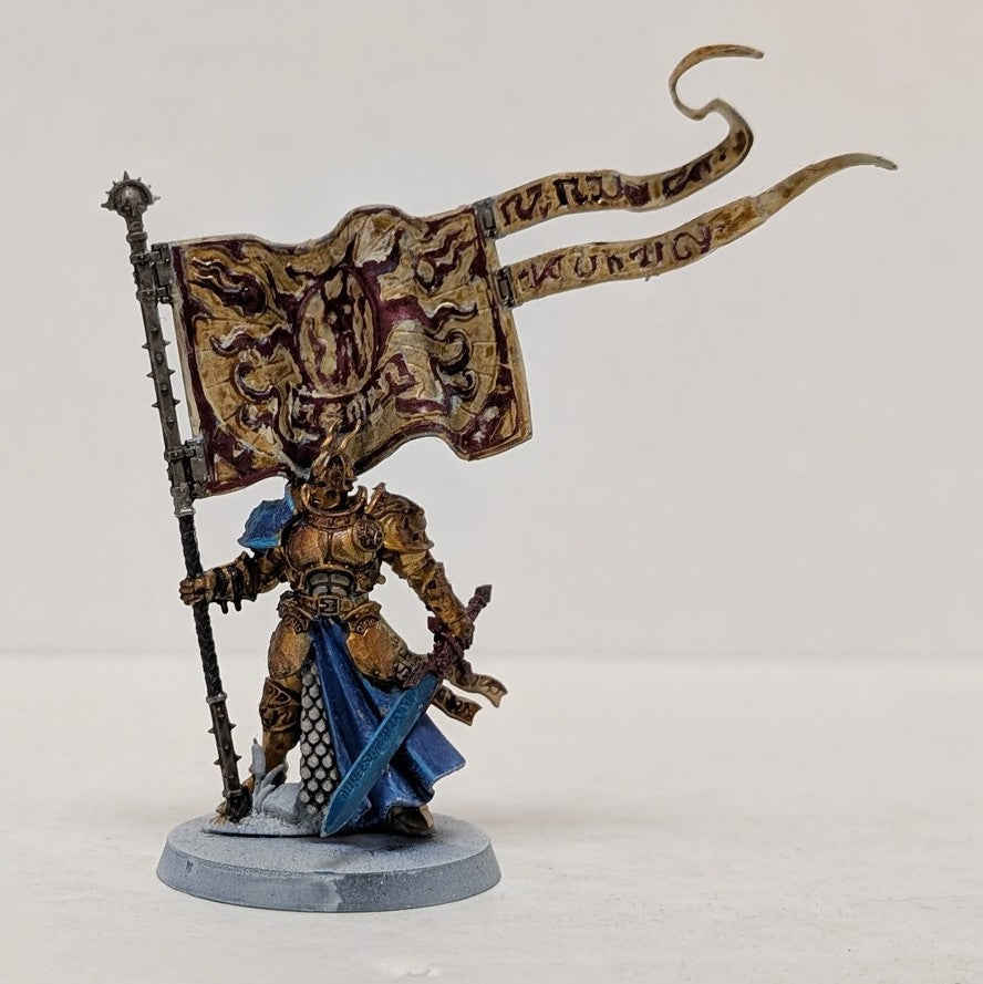 Stormcast Eternals: Knight Vexilor with Banner of Apotheosis (Used) (1)
