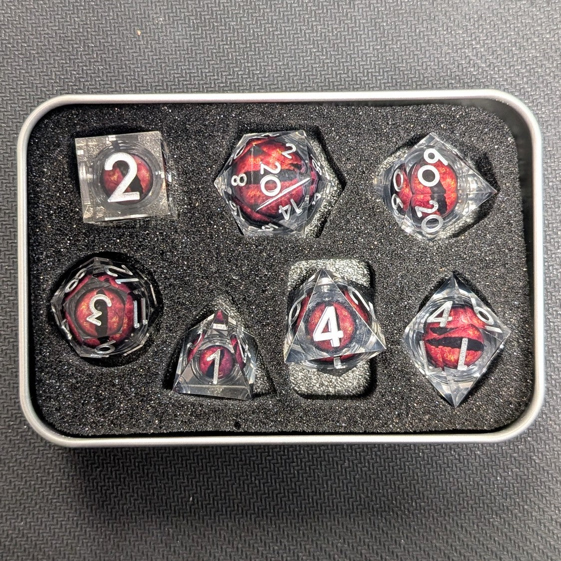 Ensemble de 7 dés à œil à noyau liquide en résine - Transparent/Rouge