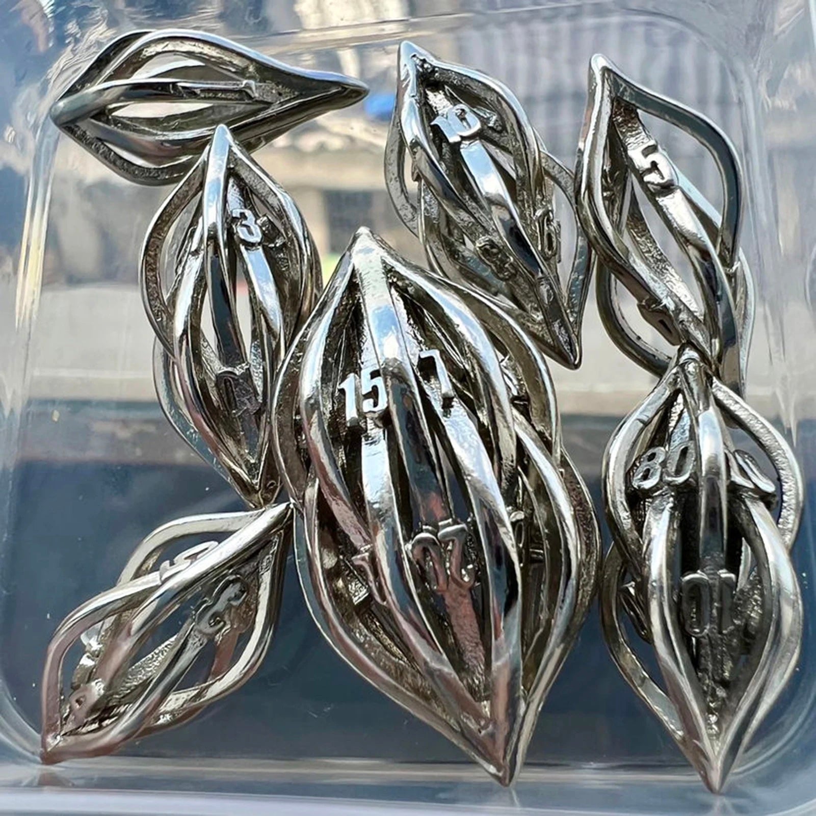 Ensemble de 7 dés en métal creux - Argent