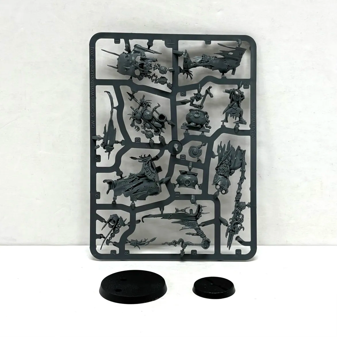 Orruk Warclans: Swampcalla Shaman with Pot-grot (Used)