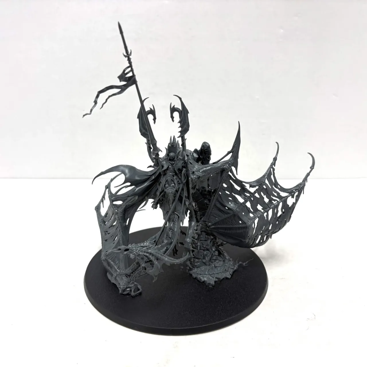 Soulblight Gravelords: Prince Vhordrai, Lord of the Crimson Keep (Used)