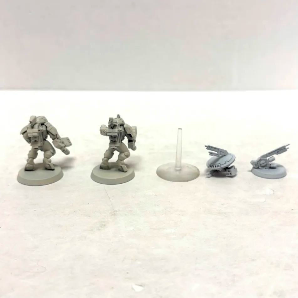 T'au Empire: Stealth Battlesuits (2) (Used)