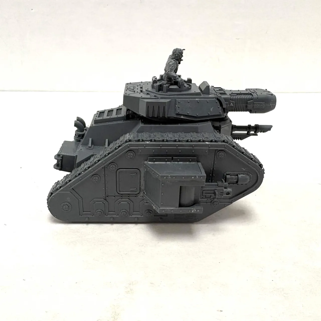 Astra Militarum: Leman Russ Battle Tank (Used)