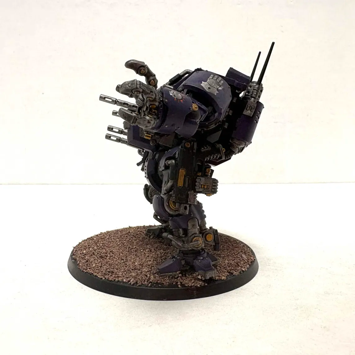 Space Marines: Invictor Tactical Warsuit (Used)