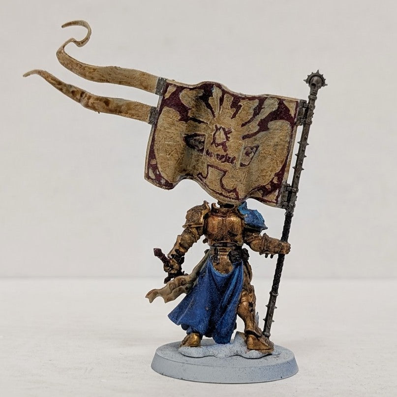 Stormcast Eternals: Knight Vexilor with Banner of Apotheosis (Used) (1)