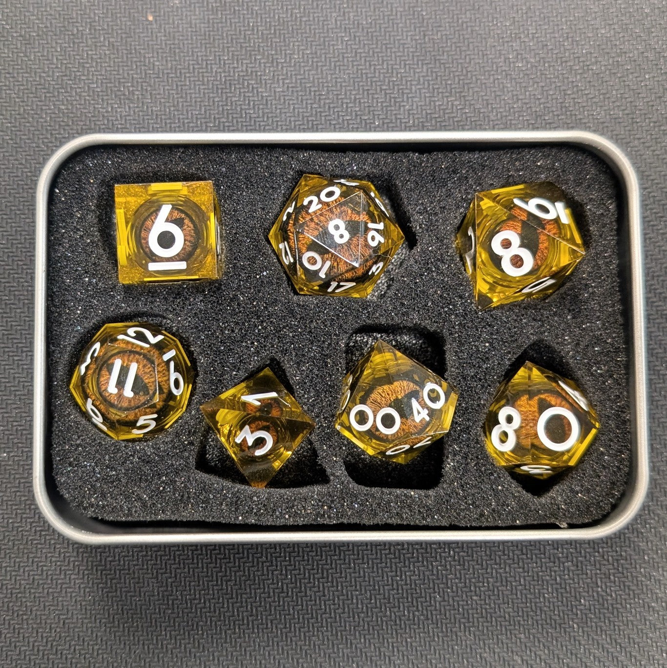 Ensemble de 7 dés à œil à noyau liquide en résine - Jaune