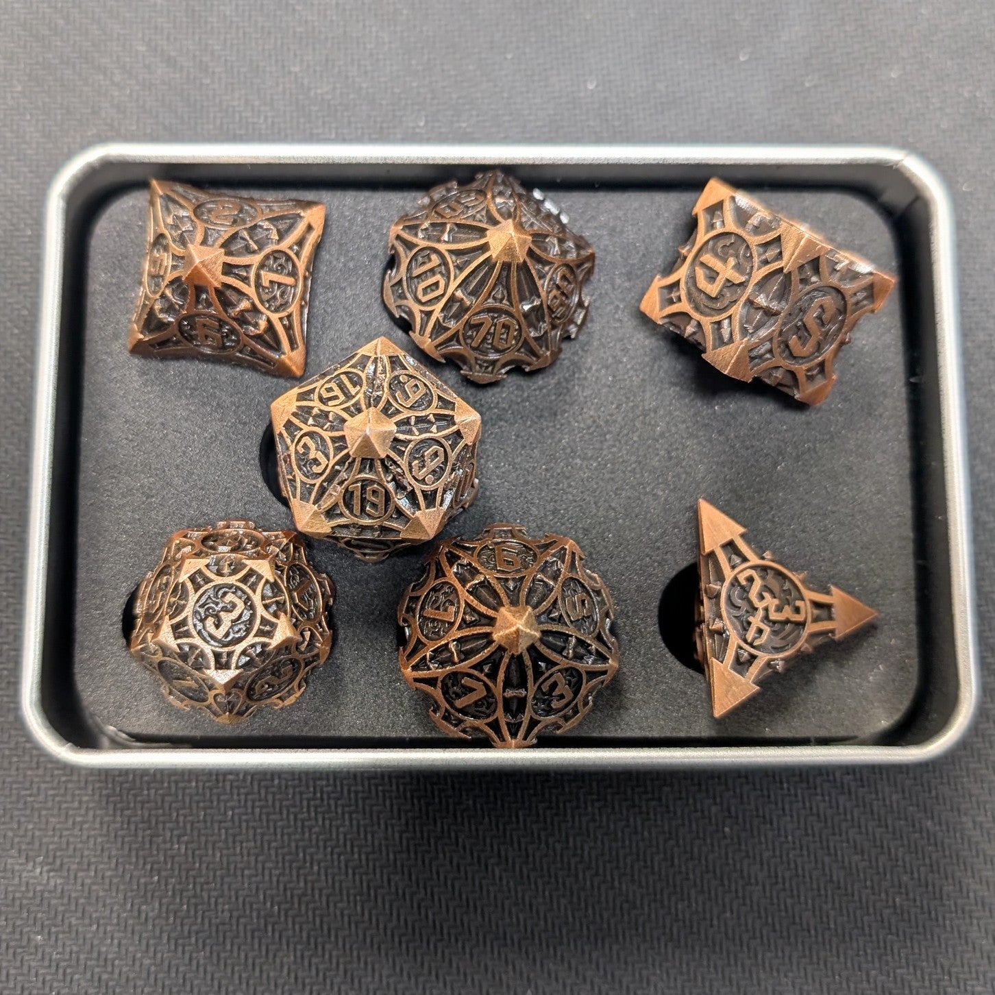 Jeu de 7 dés Heavy Metal en laiton