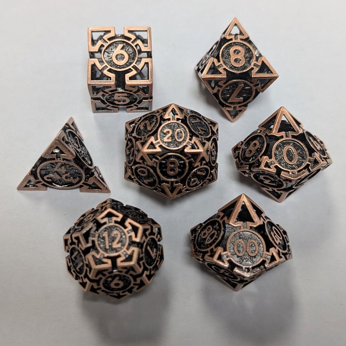 Jeu de 7 dés creux en métal - Bronze