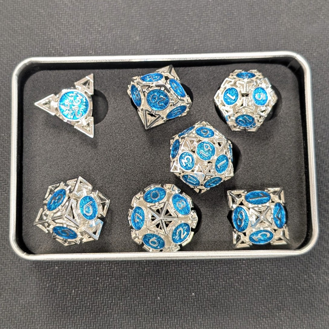 Ensemble de 7 dés creux en métal - Argent/Bleu