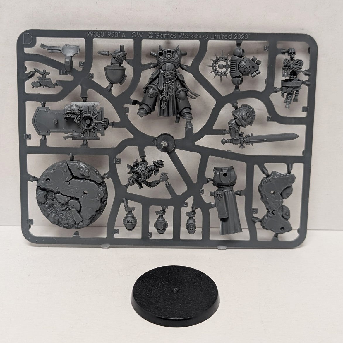 Space Marines: Primaris Captain with Relic Shield (Used)