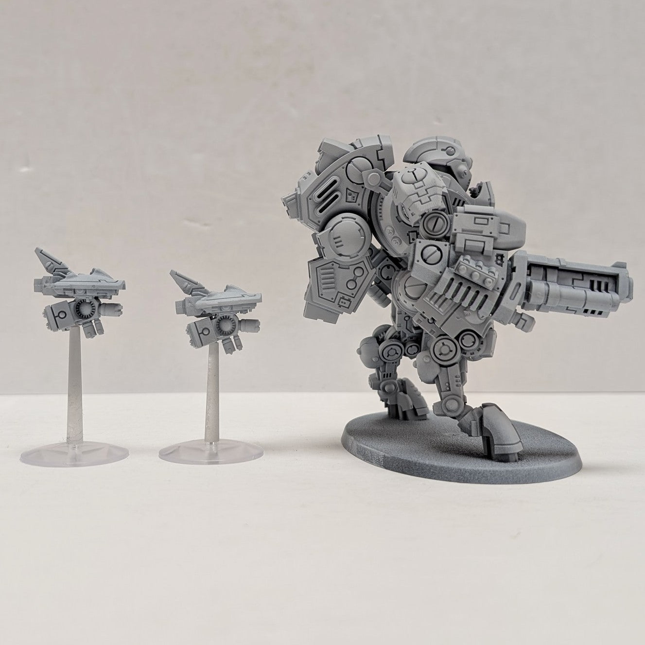 Empire T'au : Combinaison de combat XV95 Ghostkeel (2) (Occasion)
