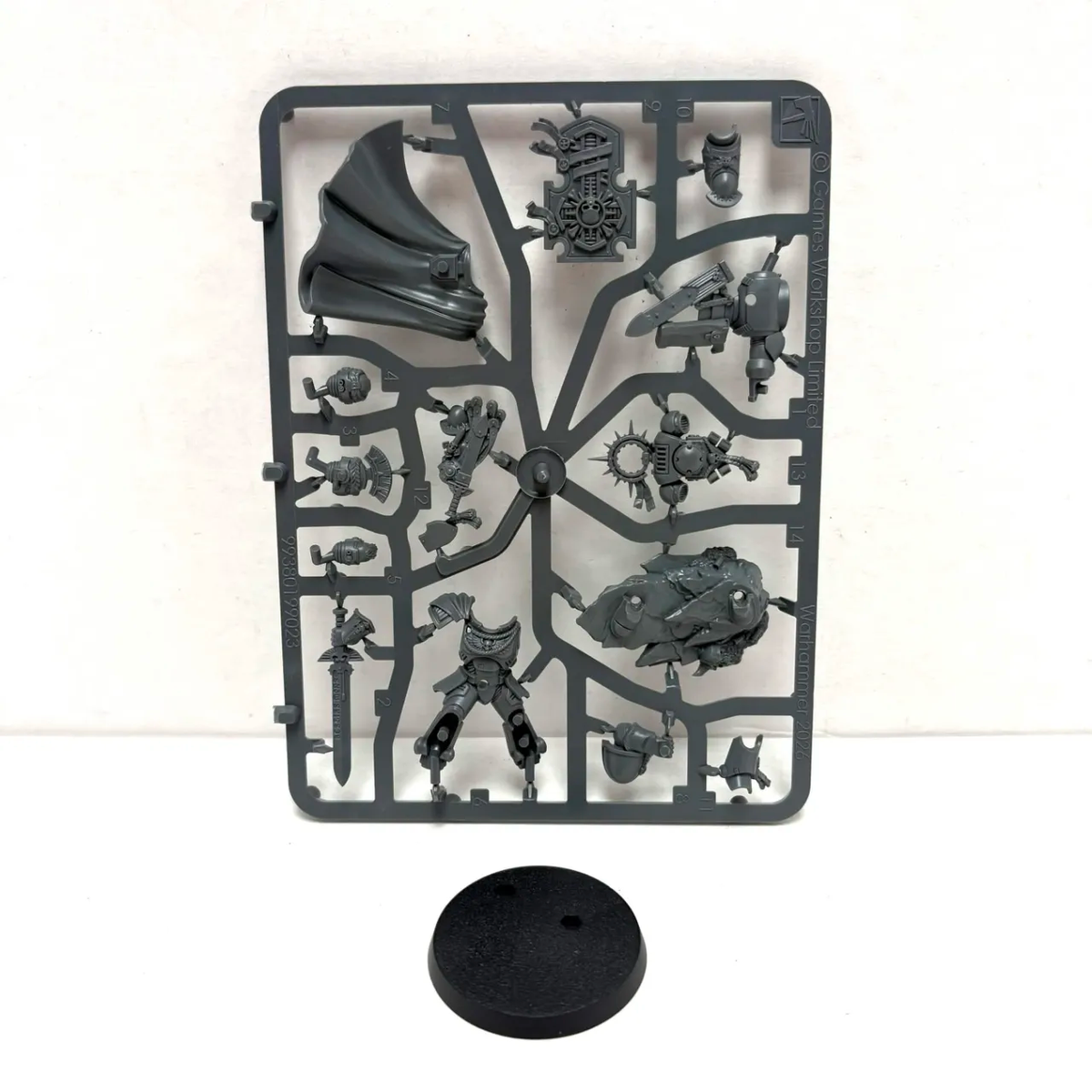 Space Marines Armageddon: Captain with Relic Shield (Used)