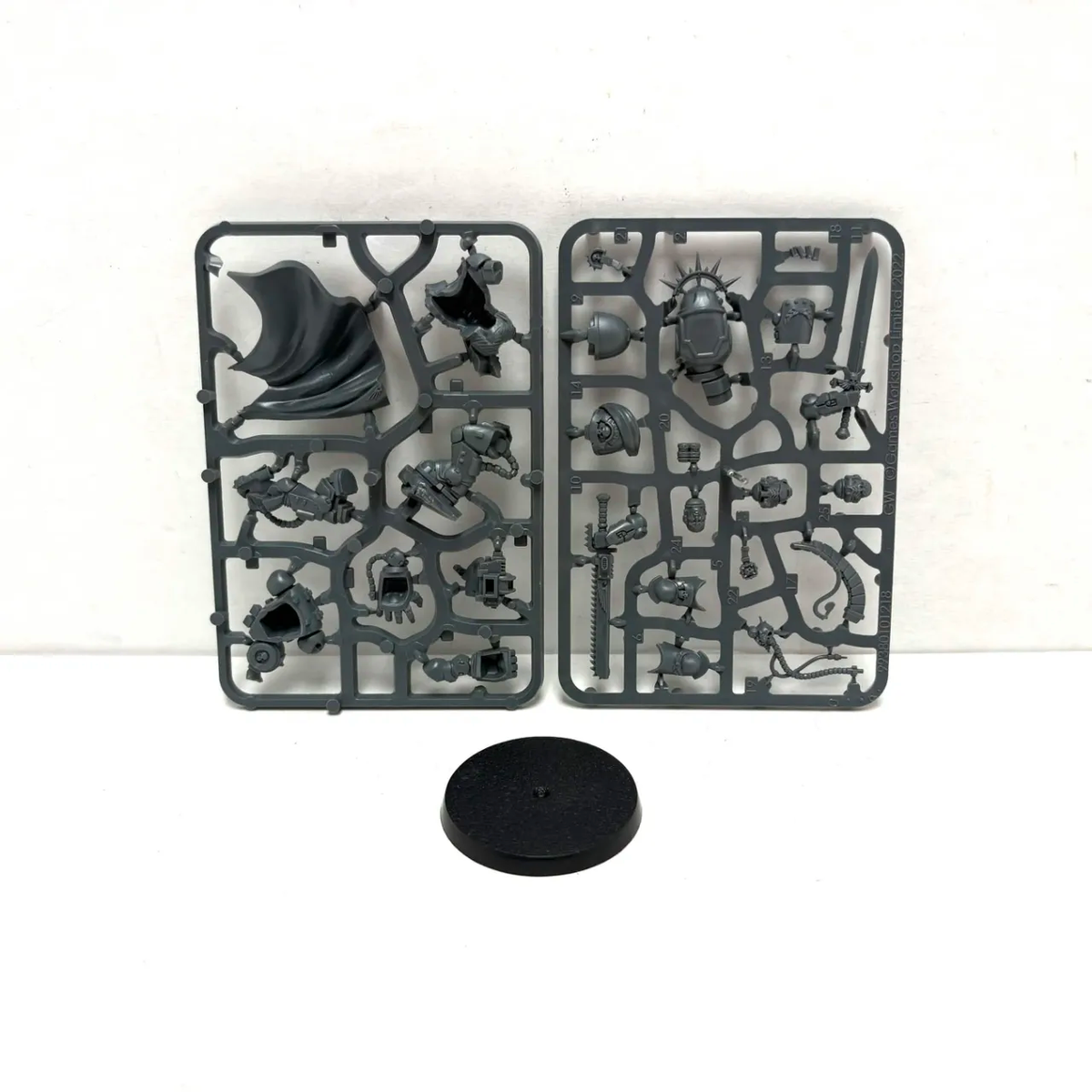 Space Marines: Captain in Gravis Armour (Used)