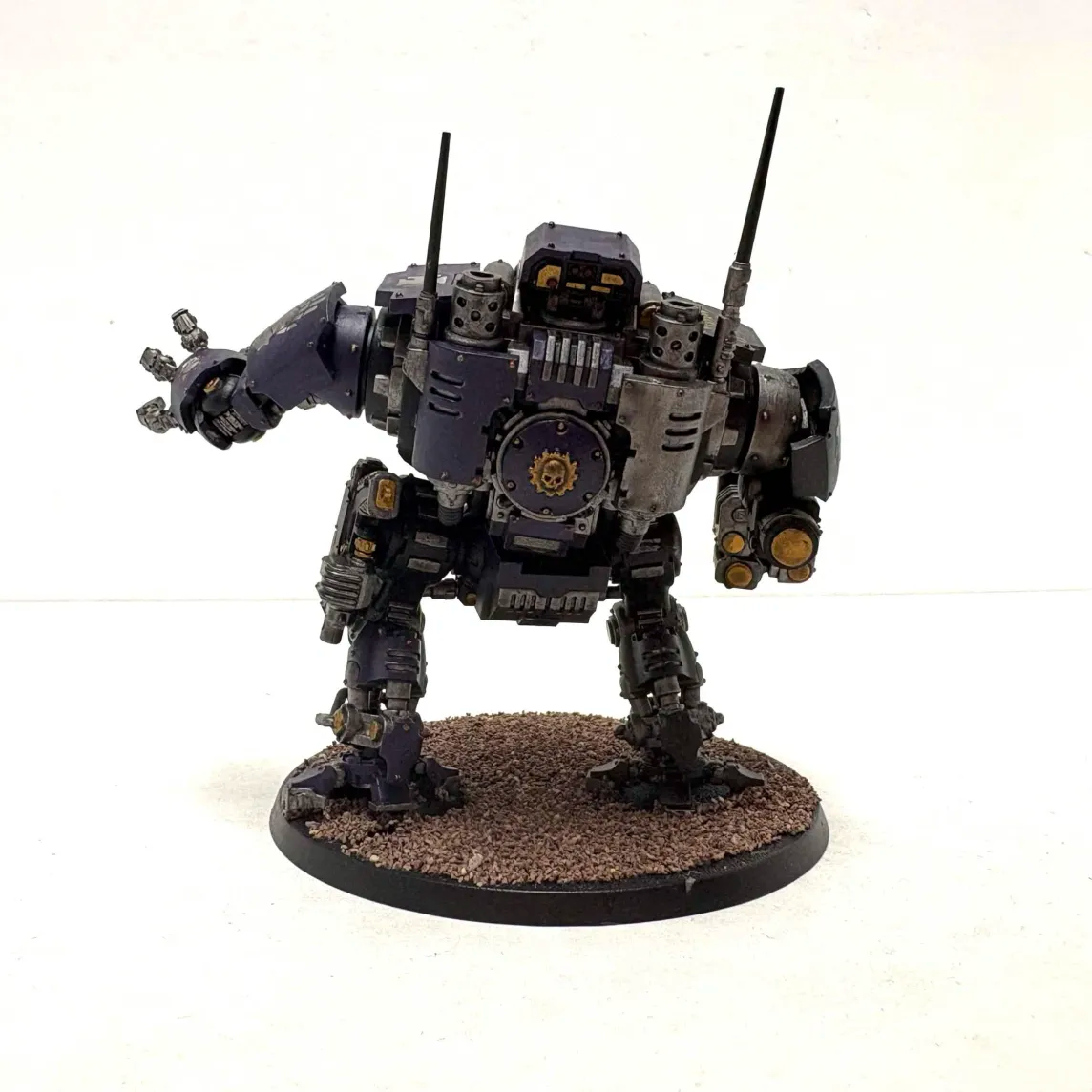 Space Marines: Invictor Tactical Warsuit (Used)