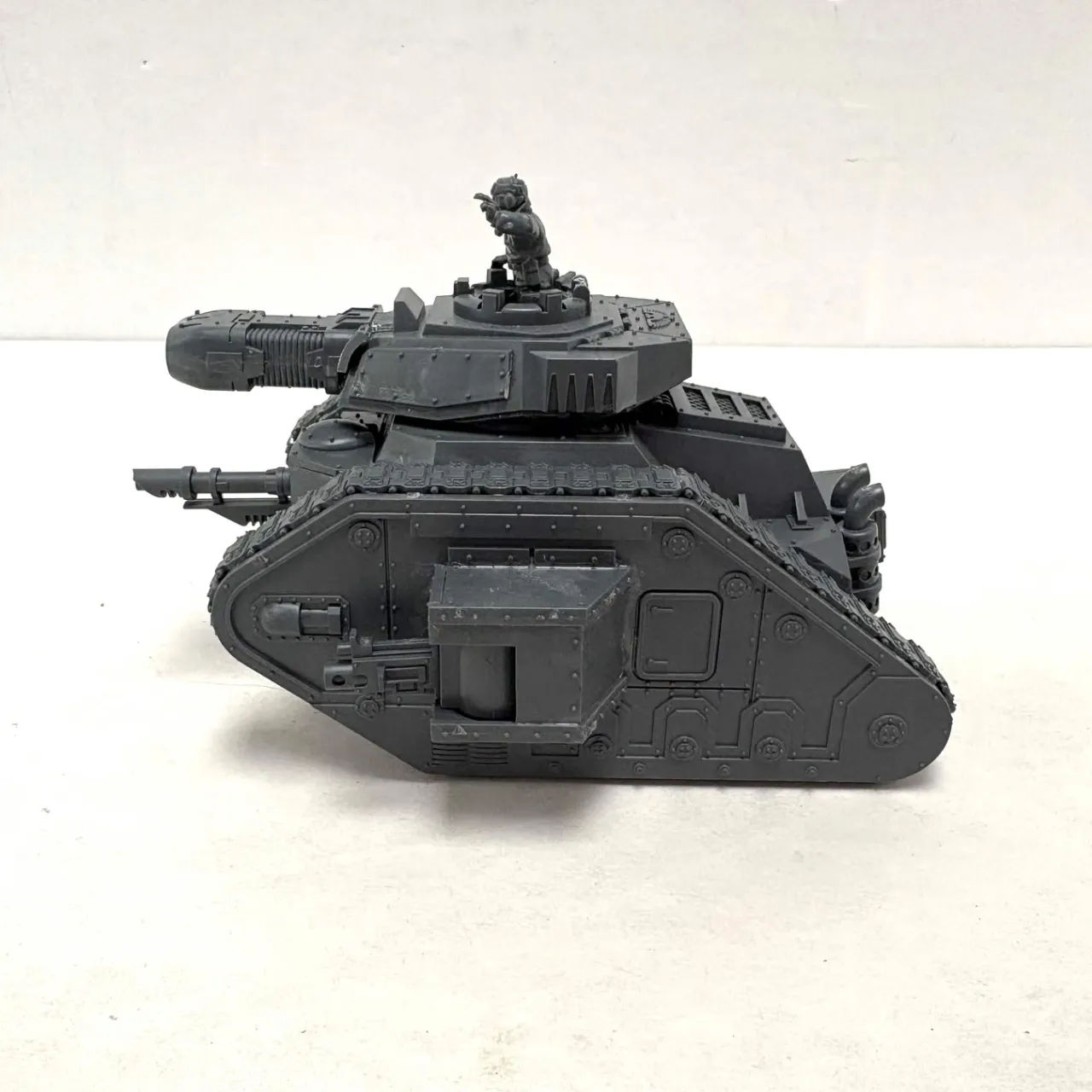 Astra Militarum: Leman Russ Battle Tank (Used)