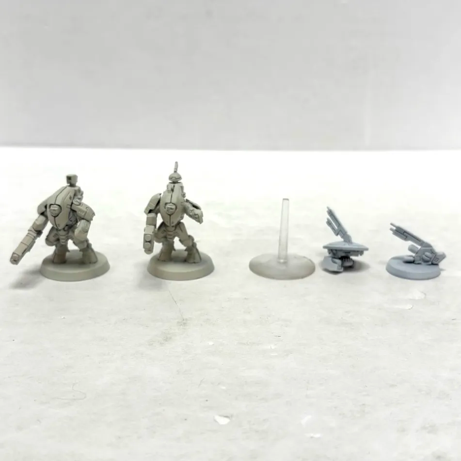 T'au Empire: Stealth Battlesuits (2) (Used)