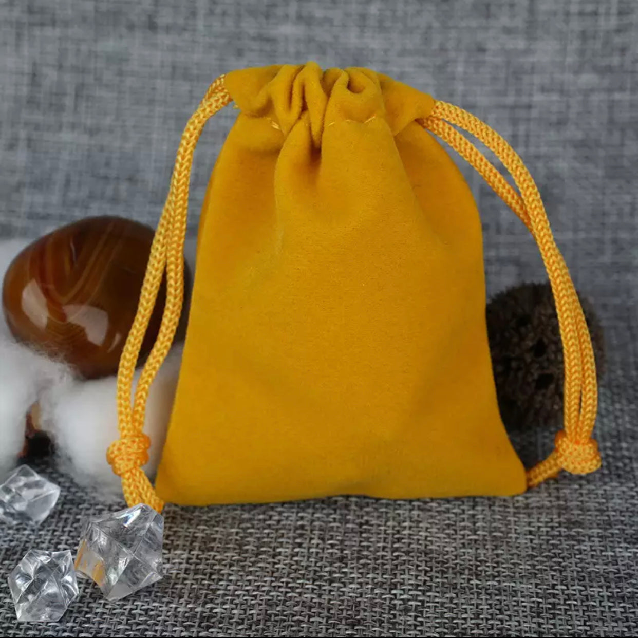 Sac à cordon en velours 3,5" x 4,7" - Jaune